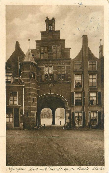 Nijmegen Poort met Gezicht op de Groote Markt