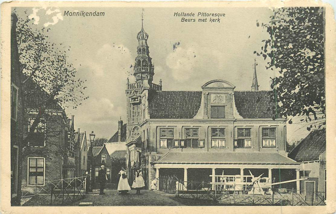 Monnikendam Hollandse Pittoresque, Beurs met kerk