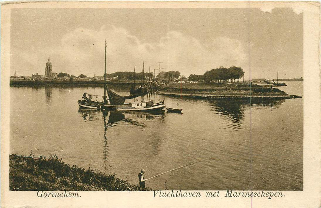 Gorinchem Vluchthaven met Marineschepen