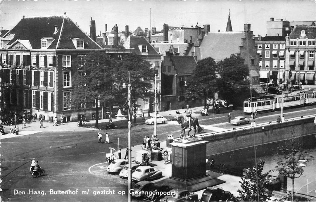 Den Haag Buitenhof met gezicht op Gevangenpoort