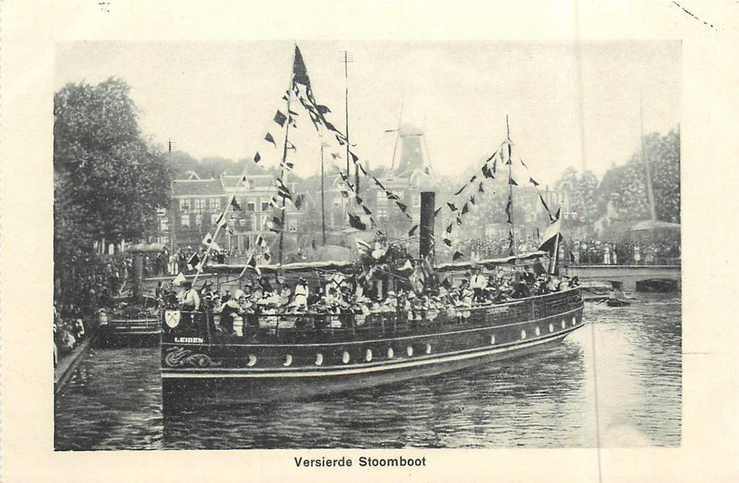 Versierde Stoomboot