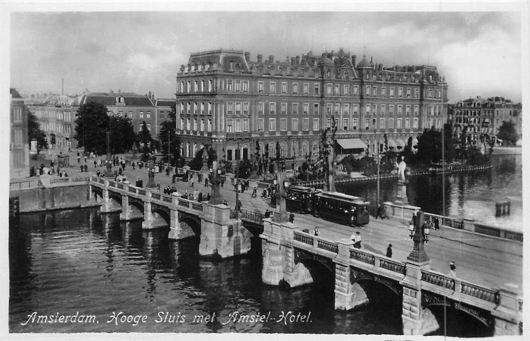 Amsterdam Hooge Sluis met Amstelhotel