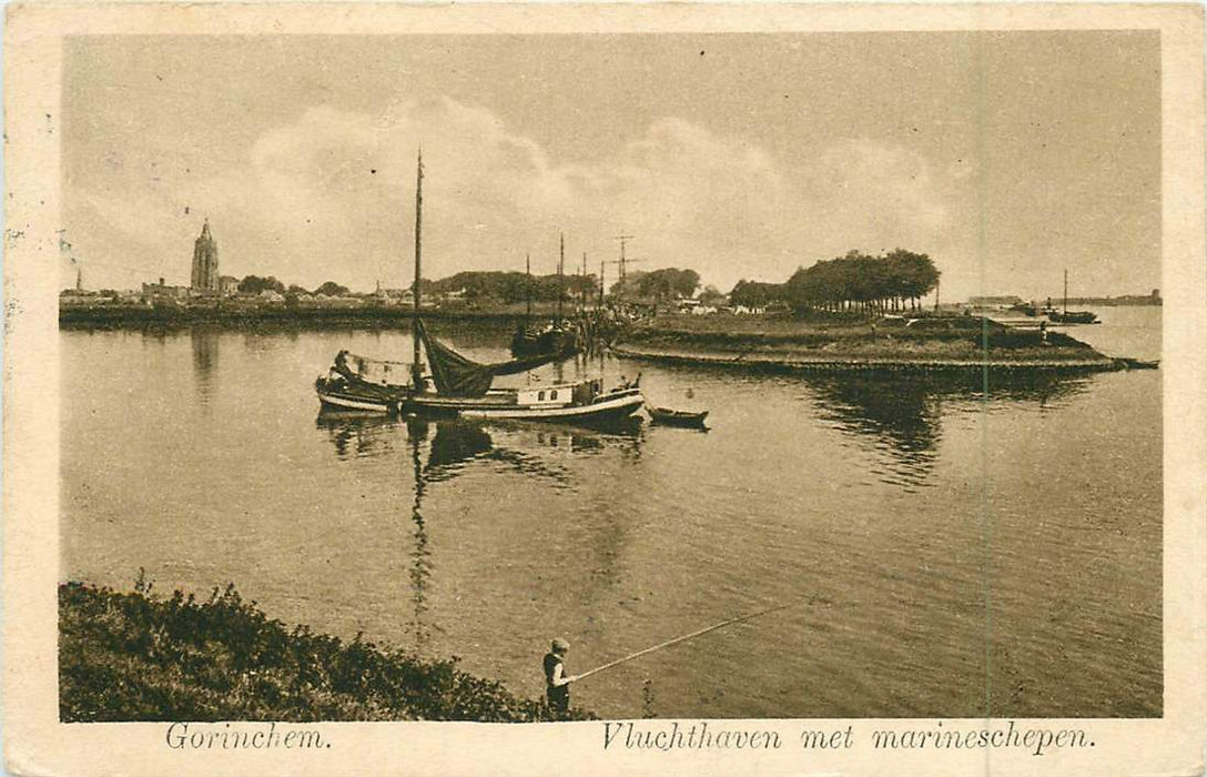 Gorinchem Vluchthaven met Marineschepen