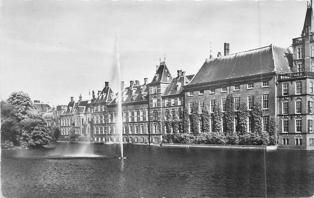 Den Haag Hofvijver met fontein