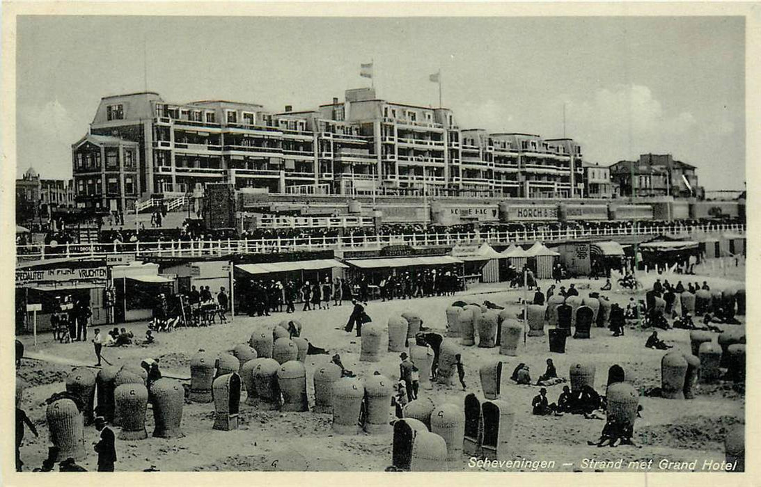 Scheveningen Strand met Grand hotel