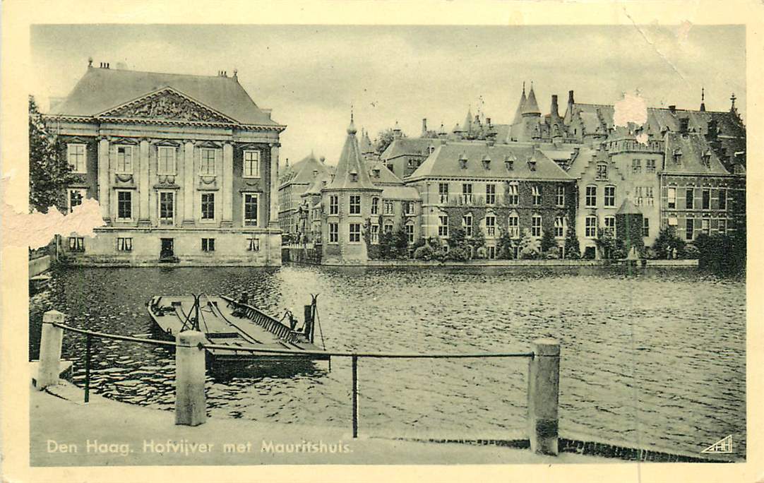 Den Haag Hofvijver met mauritshuis