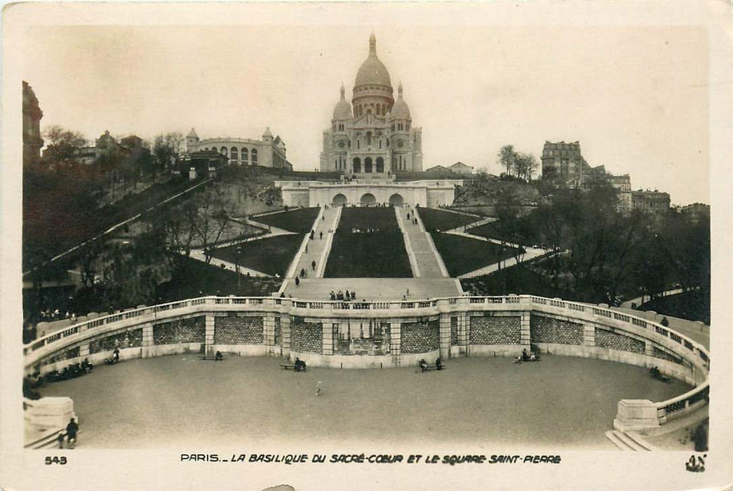 Paris Square Saint Pierre