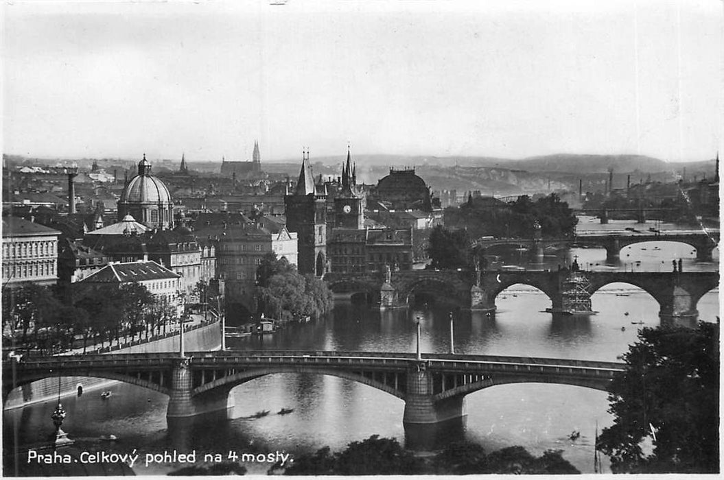 Praha Celkovy pohled na 4 moshy