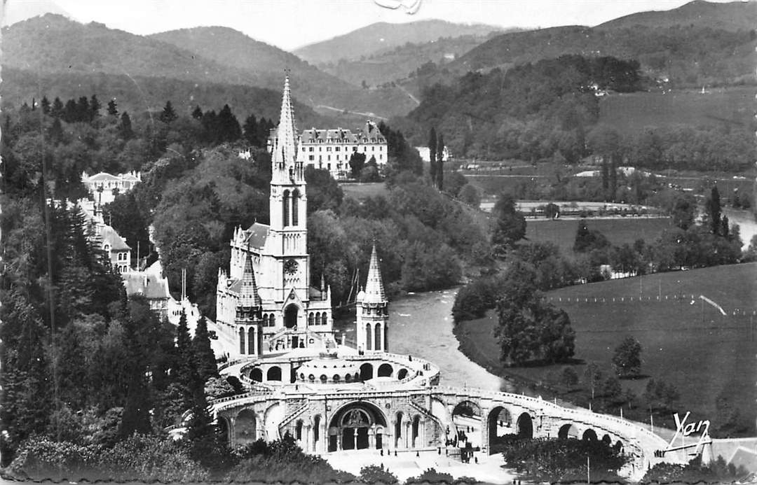 Lourdes La Basilique