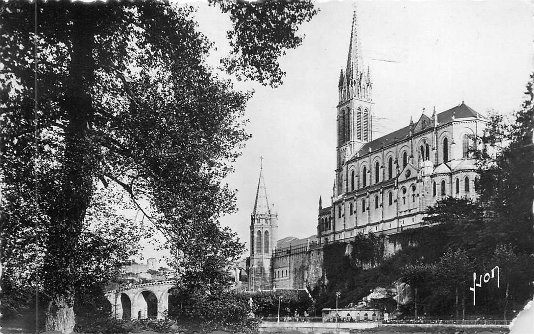 Lourdes La Basilique