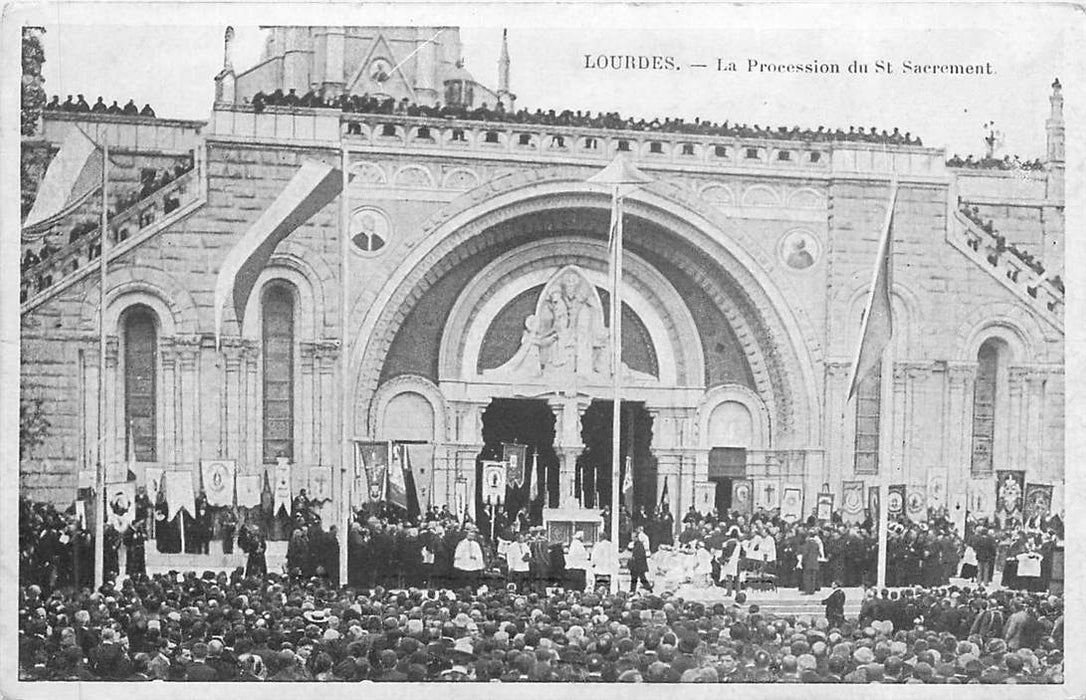 Lourdes La Procession du St. Saerement