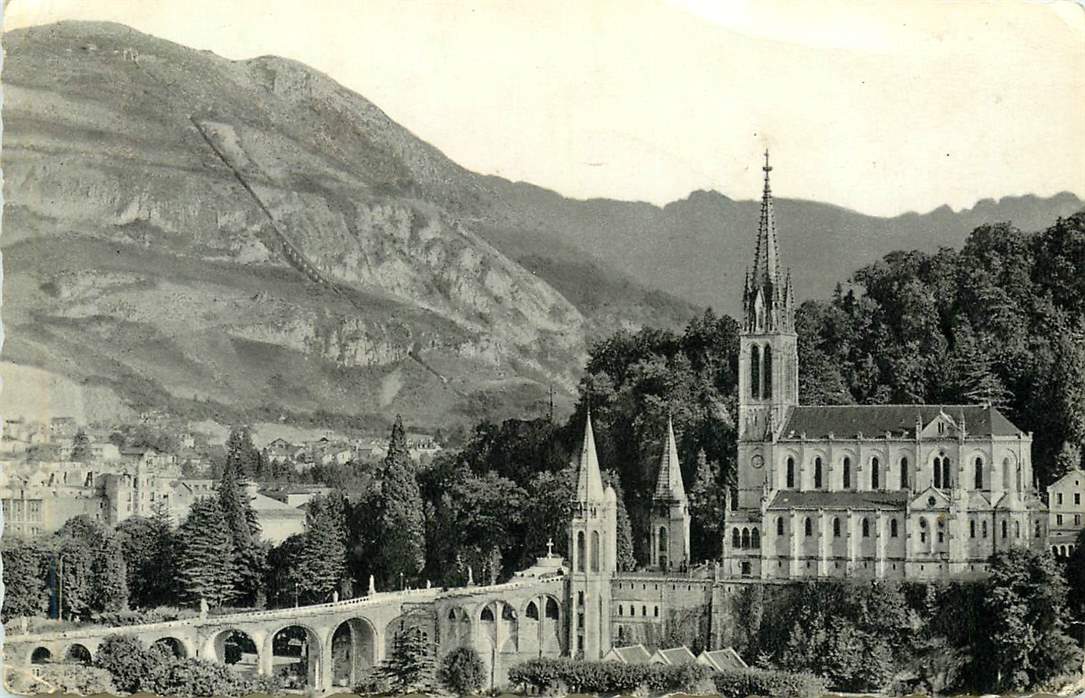 Lourdes La Basilique