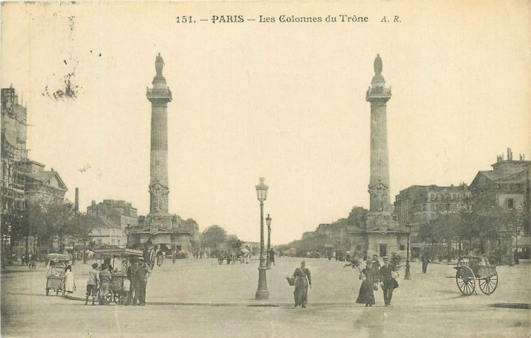 Paris Les Colonnes du Trone