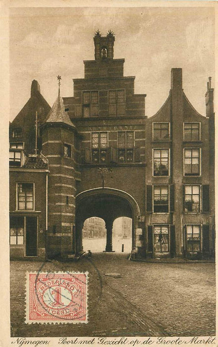 Nijmegen Poort met gezicht op de Groote Markt