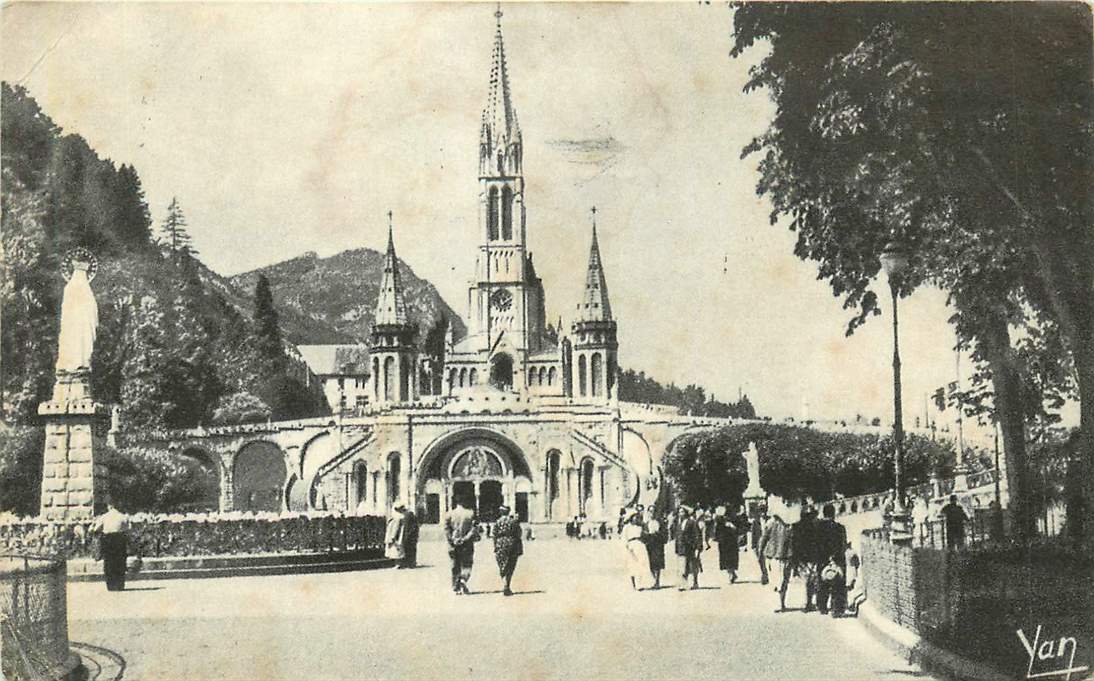 Lourdes La basilique