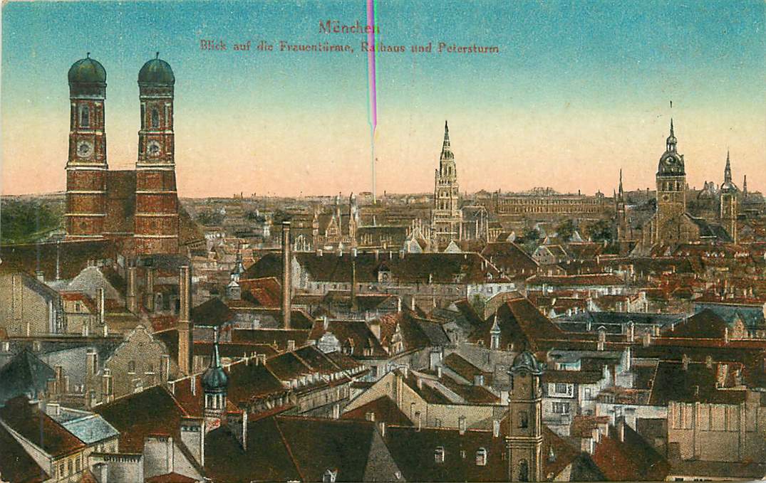 Munchen Frauenturme, Rathaus und Petersturm