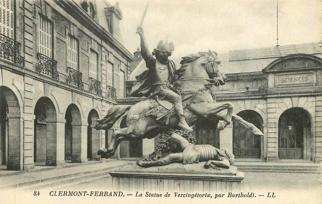 Clermont-Ferrand La Statue de Vercingetorix