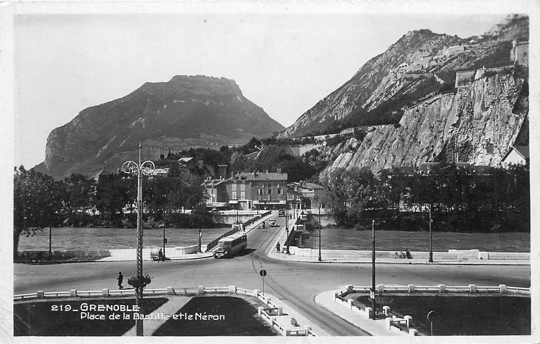 Grenoble Place de la Bastille et le Neron