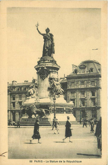 Paris La Statue de la Republique