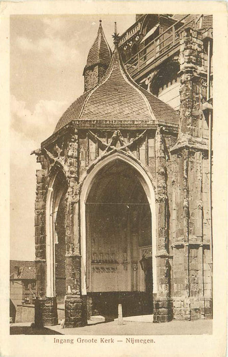 Nijmegen Ingang Groote Kerk