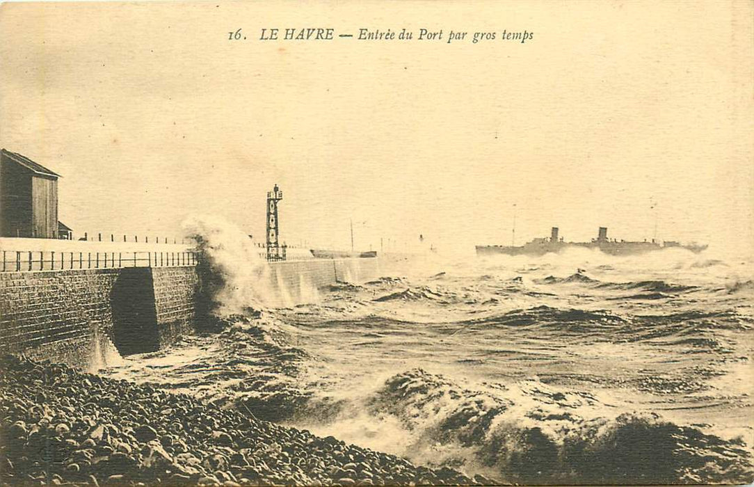 Le Havre Entree du Port par gros temps