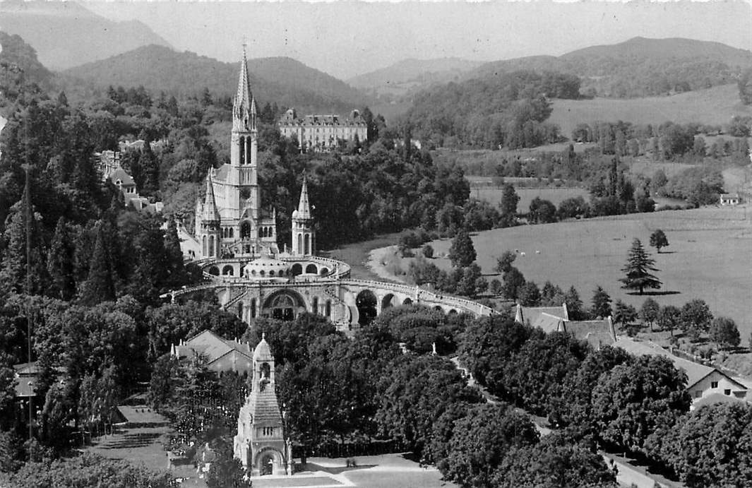 Lourdes Le Monument aux Morts