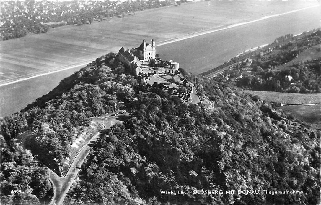 Wien Leopaldsberg mit Donau