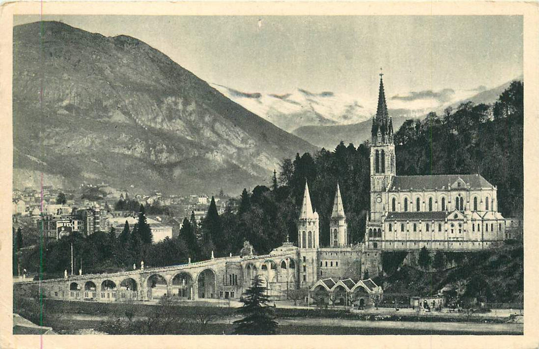 Lourdes La basilique