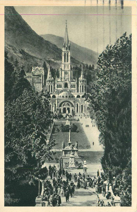 Lourdes La basilique