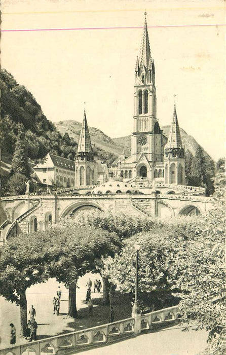 Lourdes La Basilique