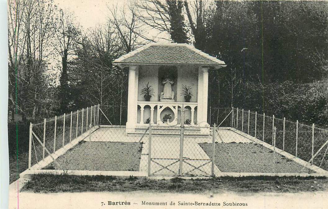 Bartres Monument de Saint-Bernadette Soubirous