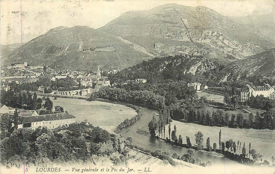 Lourdes Vue generale et le Pic du Jer