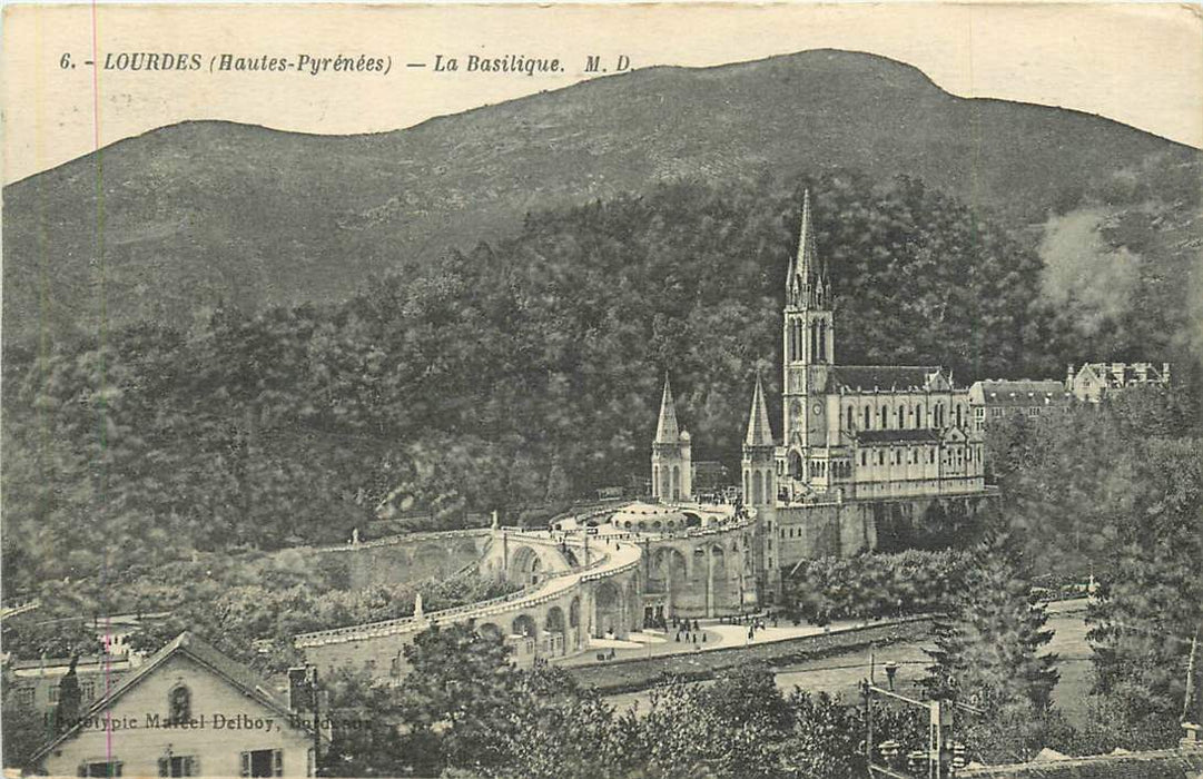 Lourdes La basilique