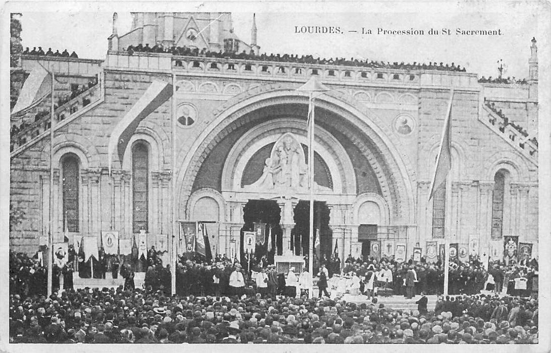 Lourdes La Procession du St. Sacrement