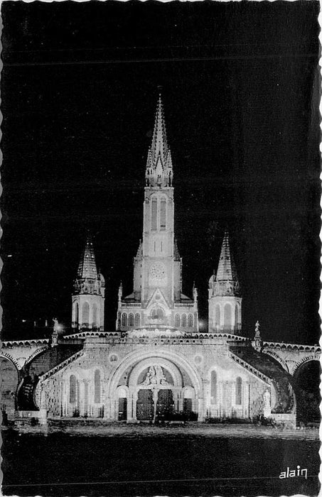 Lourdes La Basilique