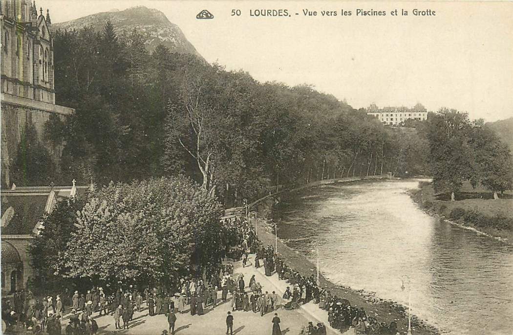 Lourdes Vue vers les Piscines et la Grotte