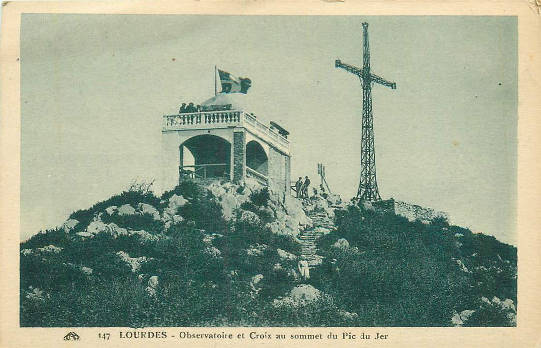 Lourdes Observatoire et Croix au sommet du Pic du Jer