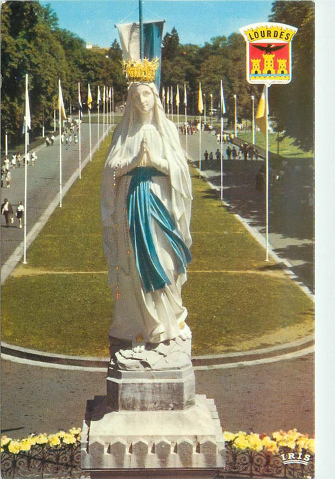 Lourdes La Vierge couronnee