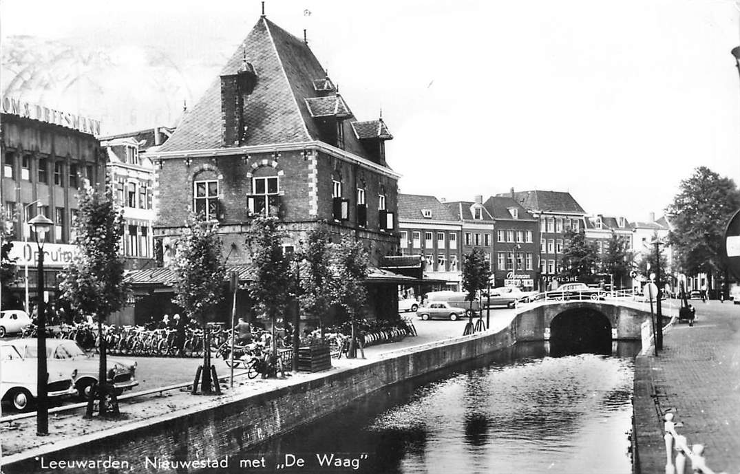 Leeuwarden Nieuwestad met de Waag