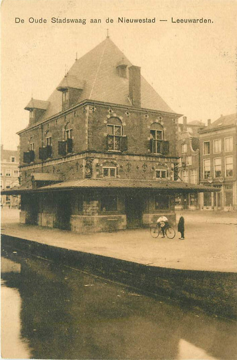 Leeuwarden De Oude Staswaag aan de Nieuwestad