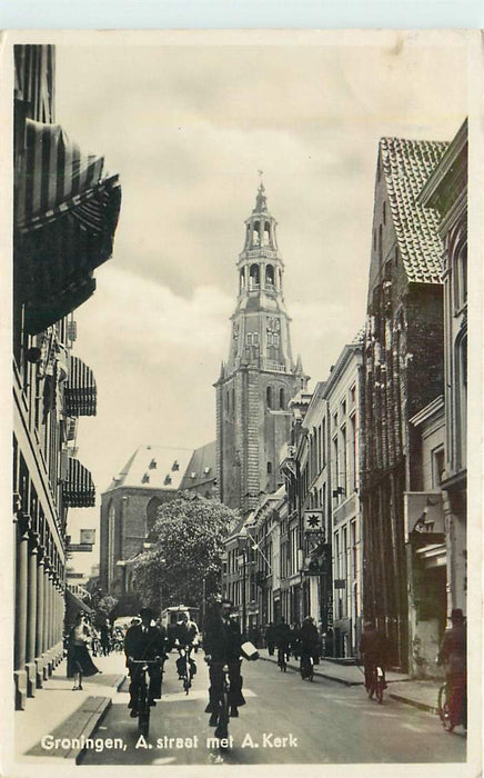 Groningen Straat met kerk