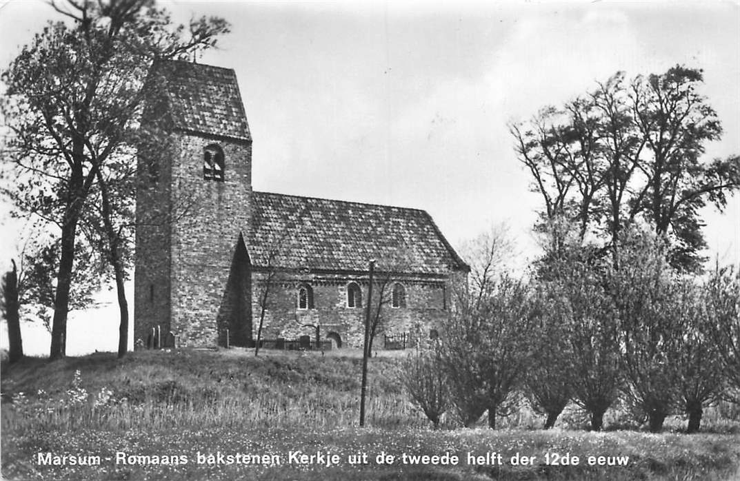 Marsum Romaans bakstenen kerkje
