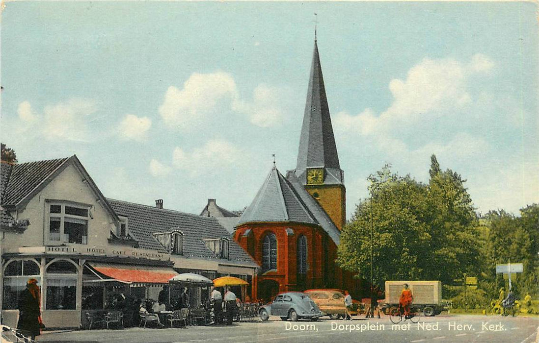 Doorn Dorpsplein met Kerk