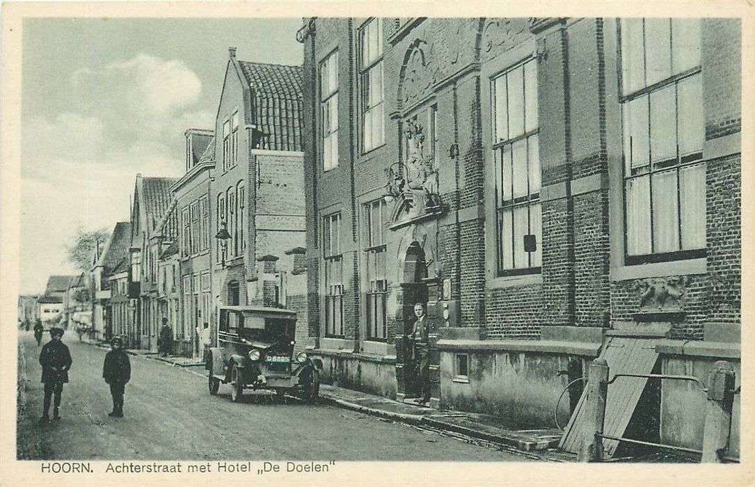 Hoorn Achterstraat met Hotel De Doelen