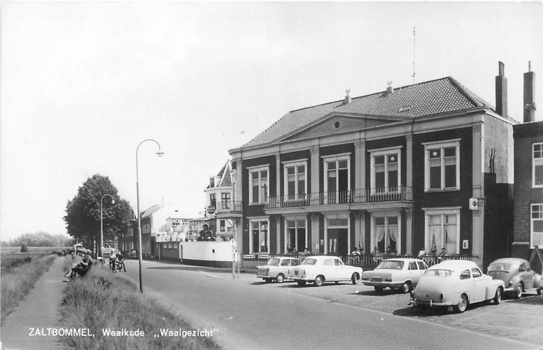 Zaltbommel Waalkade Waalgezicht