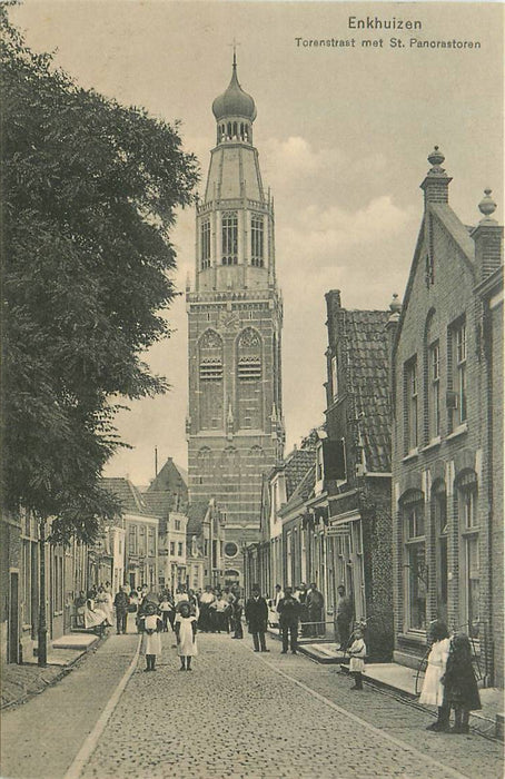 Enkhuizen Torenstraat met St Panorastoren