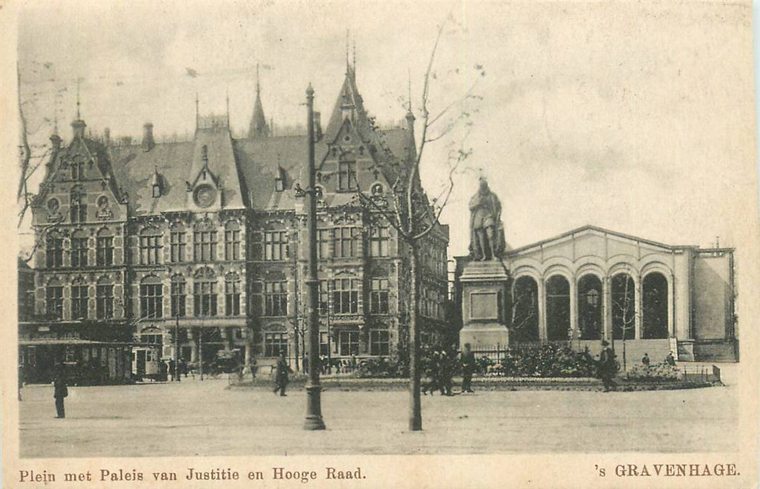 Den Haag Plein met Paleis van Justitie en Hooge Raad