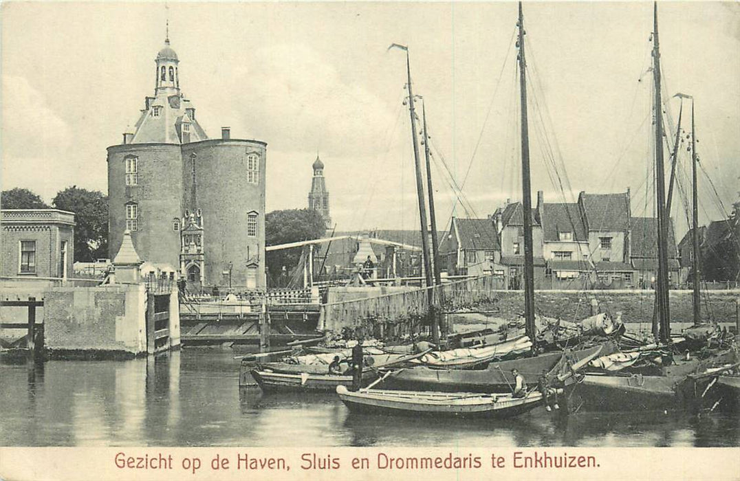 Enkhuizen Gezicht op de Haven, Sluis en Drommedaris