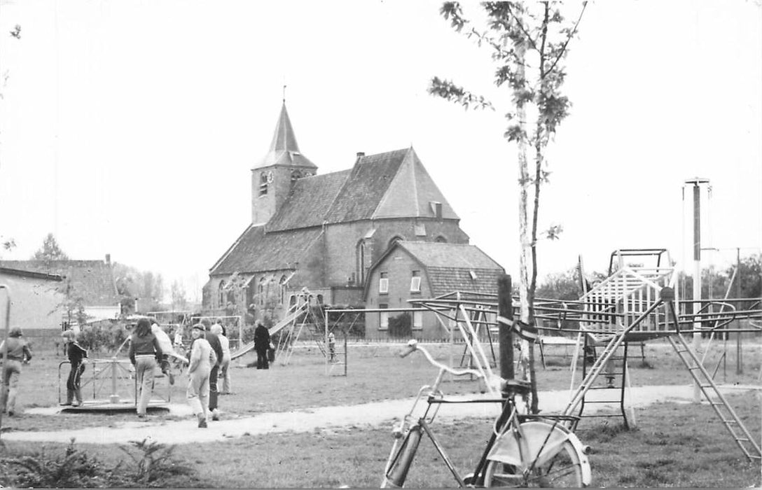 Eck en Wiel Kerk met speeltuin