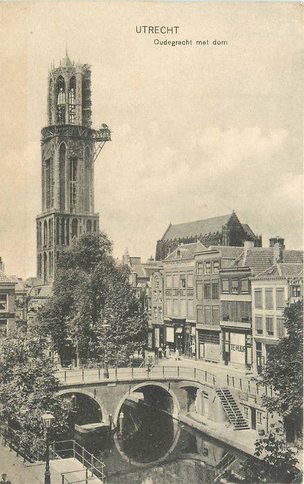 Utrecht Oudegracht met dom